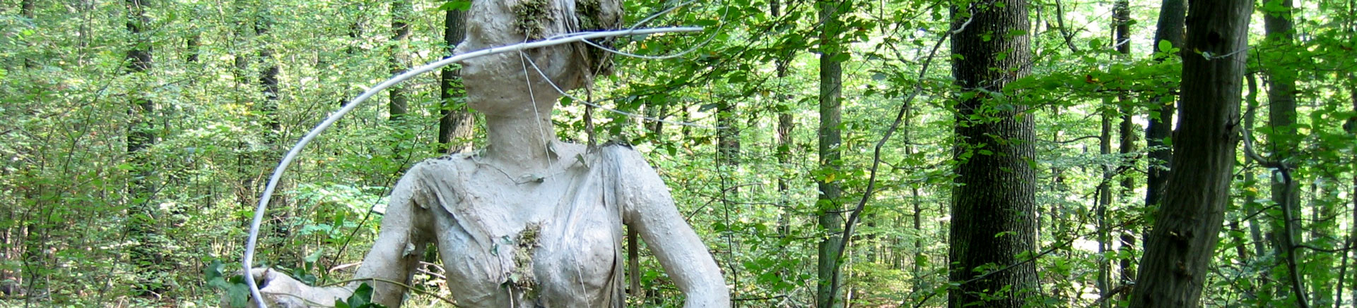 Diana Statue im Wald